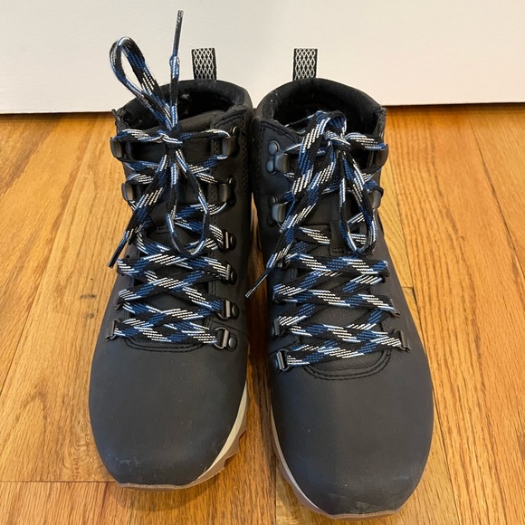 Merrell hiking boots. Size 8. Like new, worn once. - Picture 5 of 6